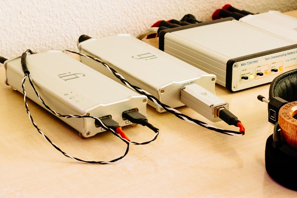 Audiocadabra-Optimus-Handcrafted-Dual-Headed-USB-Cable-In-Meilen-Switzerland