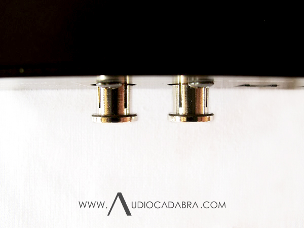 Audiocadabra-Maximus-Handcrafted-RCA-Caps-In-Use