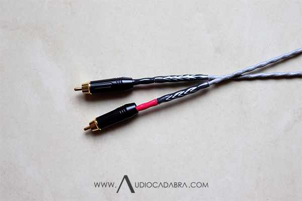 Audiocadabra-Xtrimus2-Solid-Silver-SuperQuiet-RCA-Cables-Mkl—Directionality-Marked