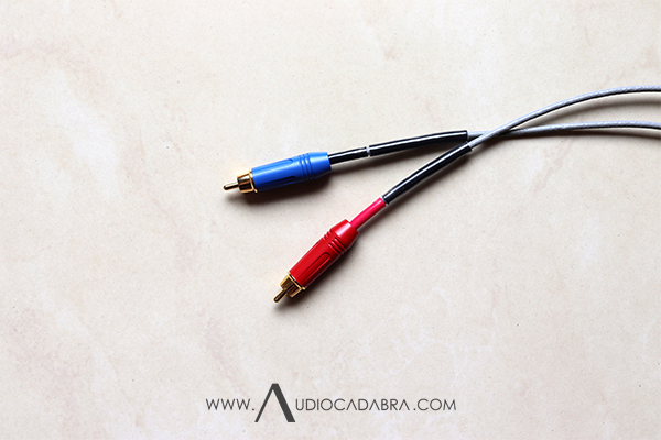 Audiocadabra-Xtrimus4-Solid-Silver-SuperQuiet-RCA-Cables-With-SE-Plugs